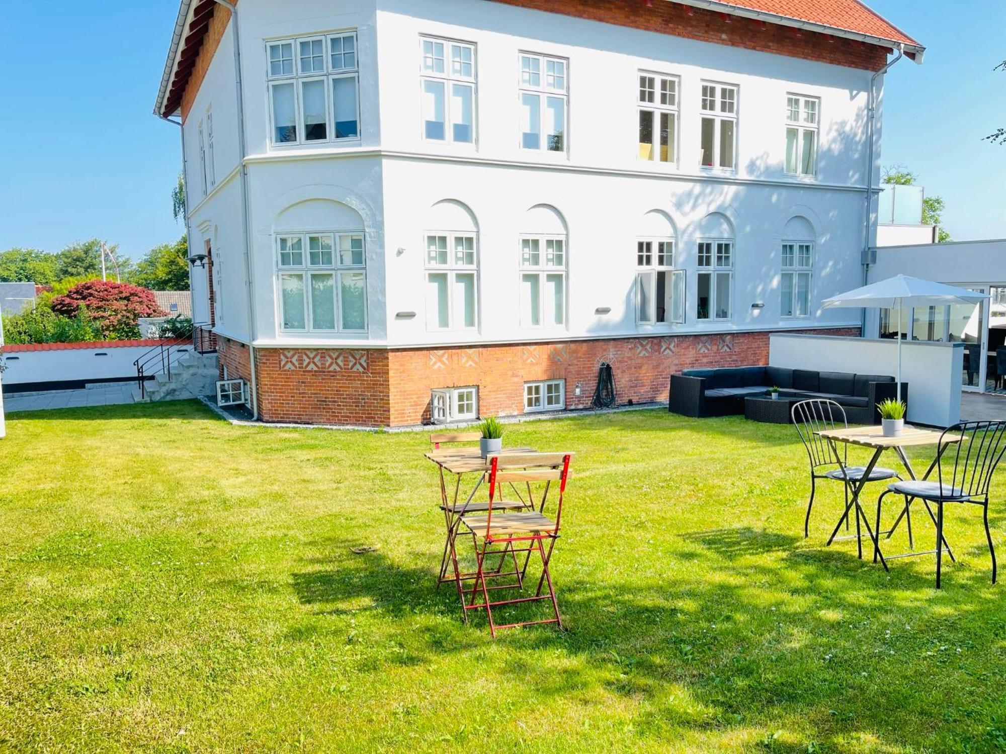 Aday - City Central Mansion - 1 Bedroom Apartment With Garden Aalborg Exterior photo